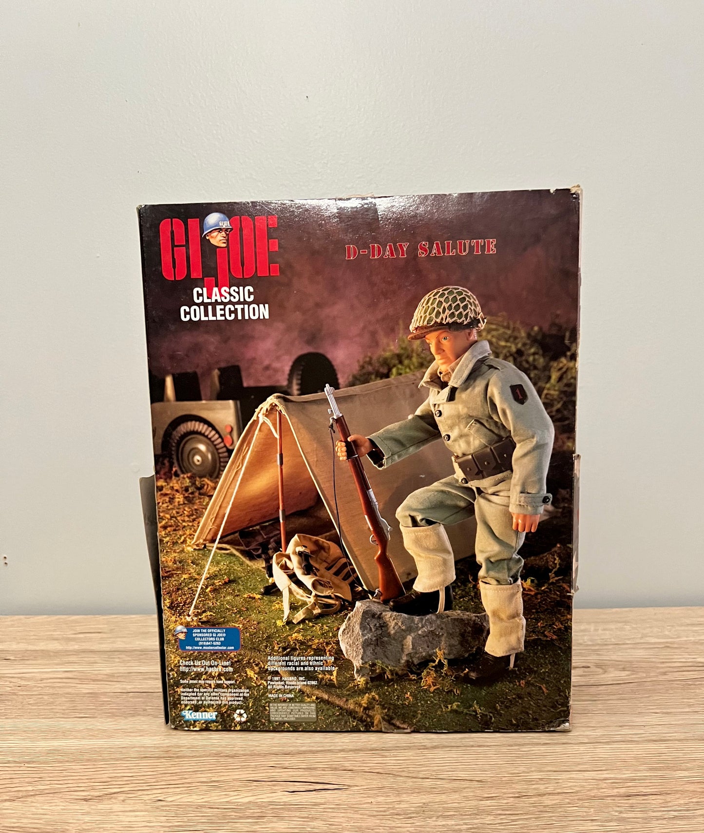 1997 Limited Edition G.I. Joe Classic Collection WWII D-Day Salute Action Figure